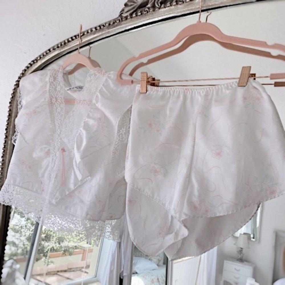 Vintage Lily of France Liquid Satin White Floral Lace Pajama Set - Picture 3 of 11